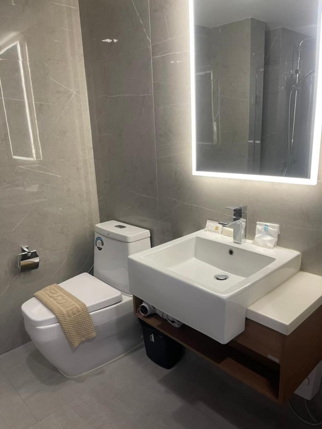 D2 Residences Huahin 华欣市中心近海滩近商场酒店式公寓可加床有连通房型 Pokoj fotografie