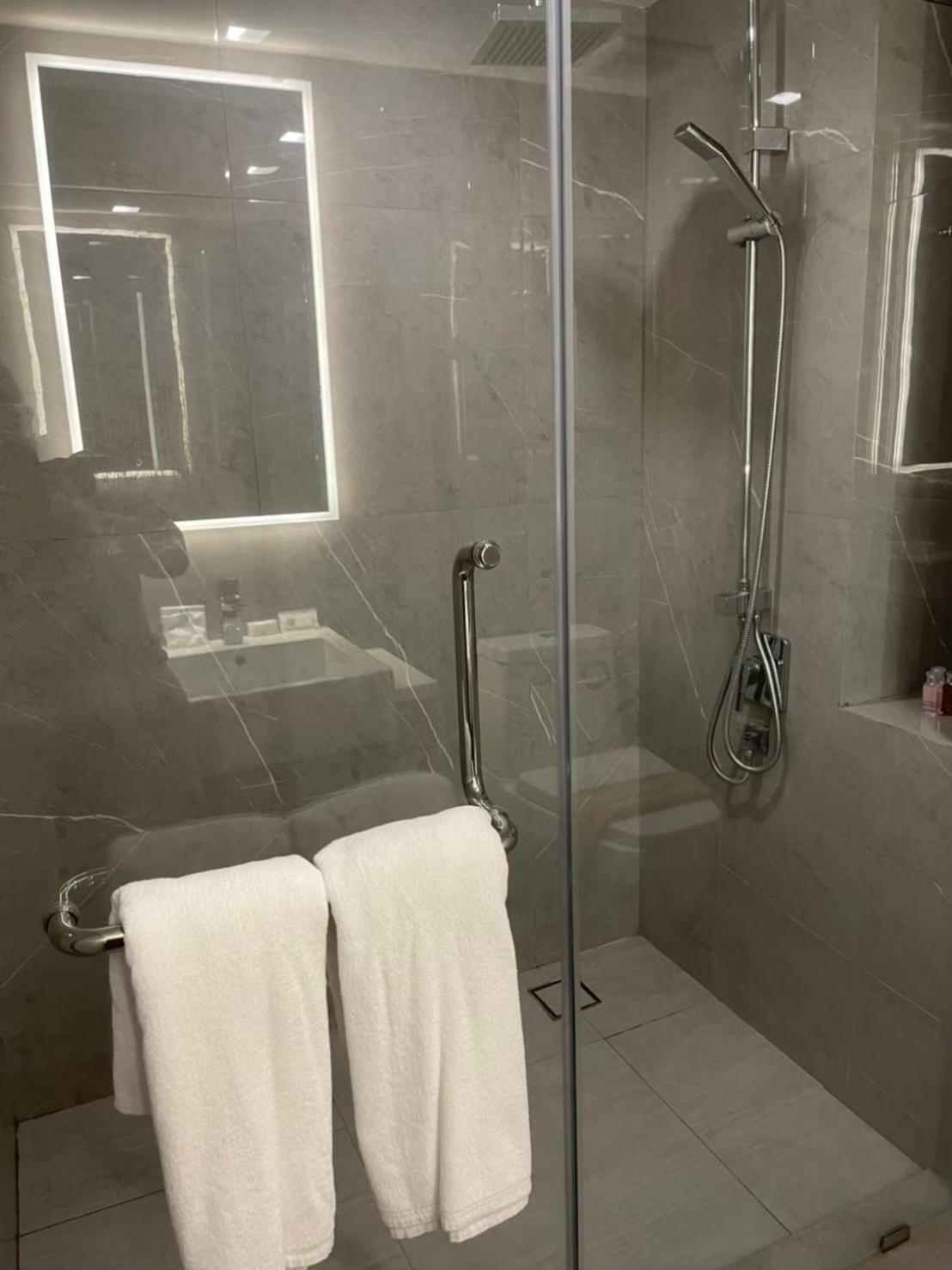 D2 Residences Huahin 华欣市中心近海滩近商场酒店式公寓可加床有连通房型 Pokoj fotografie